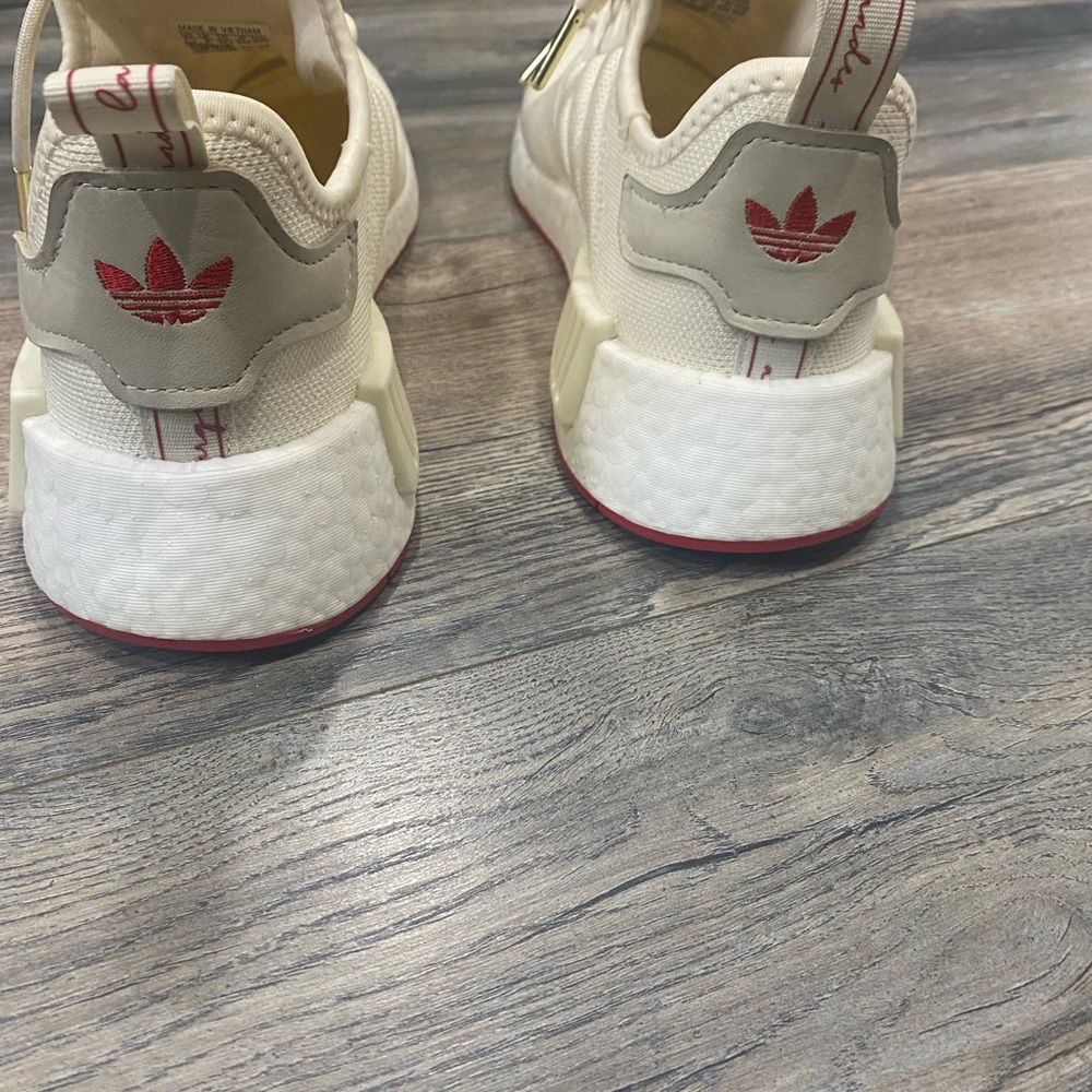 Adidas NMD R1 Valentine’s sneaker - Picture 9 of 14